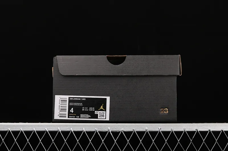 All categories Air Jordan Jordan series basketball shoes Air Jordan 1 Mid Air Jordan 1 Mid AJ1 Joe 1 white and blue 554724-106